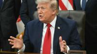 Le président américain Donald Trump parle à la presse dans le Bureau ovale de la Maison Blanche, à Washington, le 13 juillet 2026
