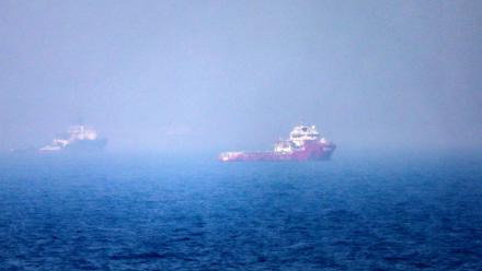 Des navires dans le détroit d'Ormuz, au large de Khor Fakkan, aux Emirats arabes unis, le 13 juillet 2026