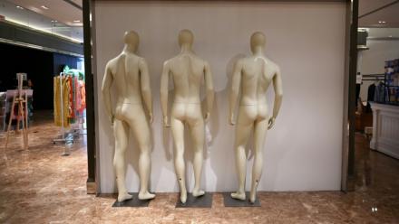 Des mannequins dans les Galeries Lafayette la veille de le fermeture du magasin de Pékin, en Chine, le 26 mai 2026