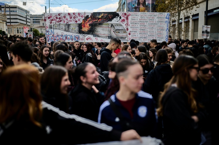 Manifestation d'étudiants à Athènes le 26 février 2026, à deux jours de l'anniversaire de la catastrophe ferroviaire de Tempé
