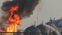 Des flammes s'élèvent d'une installation du géant saoudien Aramco au sud de Ryad, le 3 octobre 2026