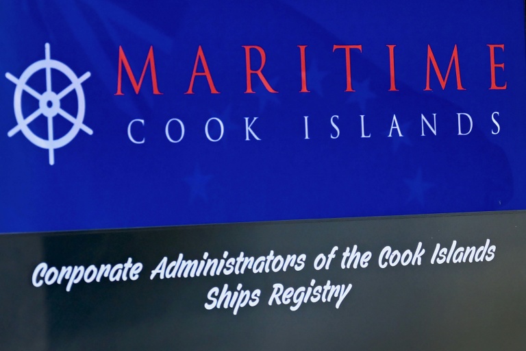 L'enseigne de l'entreprise  Maritime Cook Islands, à Avarua dans la capitale des Îles Cook, le 15 juin 2025