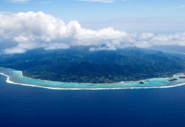 Vue aérienne de l'île de Rarotonga, la plus importante des Îles Cook, le 30 août 2012