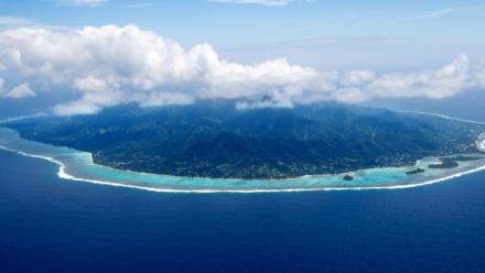 Vue aérienne de l'île de Rarotonga, la plus importante des Îles Cook, le 30 août 2012