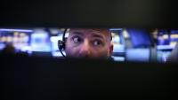 Un trader à l'oeuvre à la Bourse de New York le 24 avril 2026