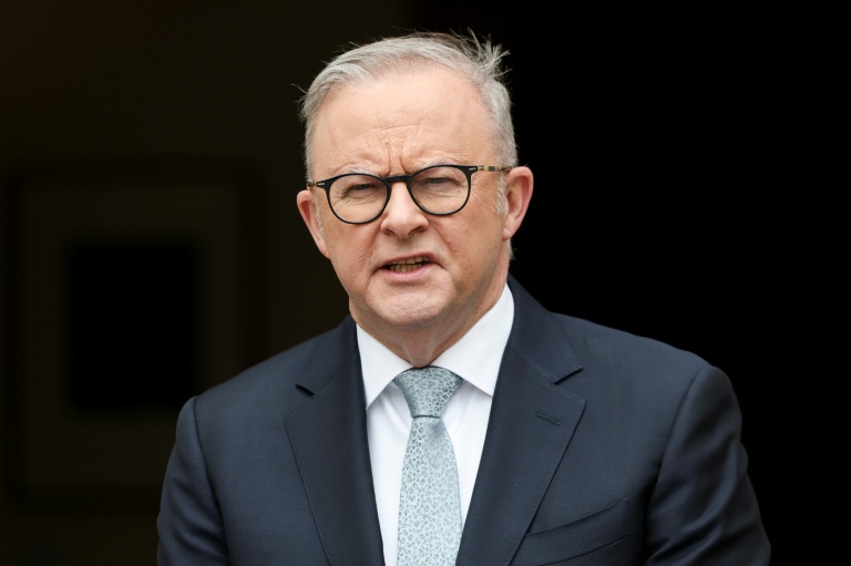 Le Premier ministre australien Anthony Albanese s'exprime lors d'une conférence de presse à Canberra, le 6 octobre 2025