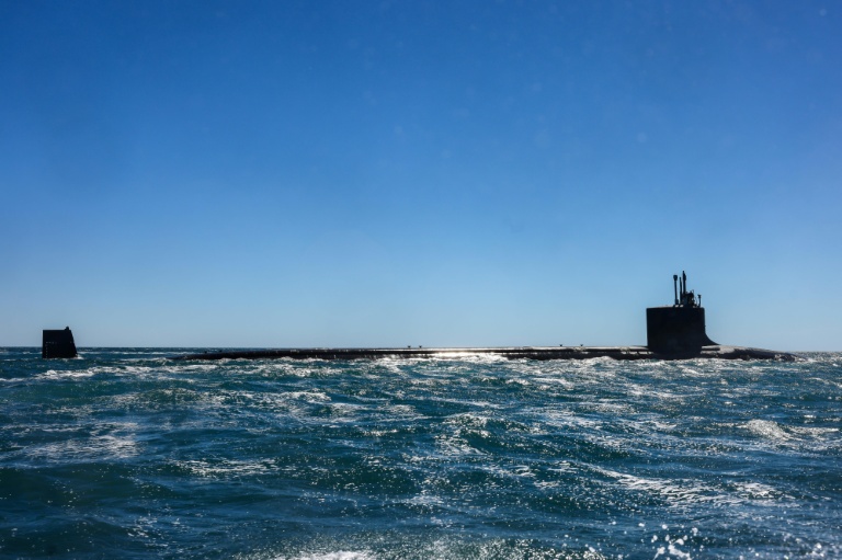 Le sous-marin nucléaire d'attaque rapide USS Minnesota de la marine américaine, de classe Virginia, navigue au large des côtes de l'Australie occidentale, le 16 mars 2025