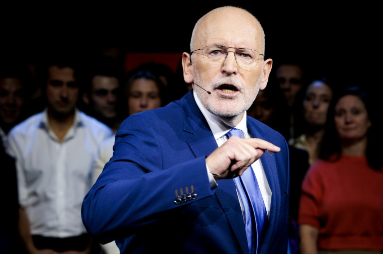 Le chef de l'alliance de gauche Verts/Travaillistes, Frans Timmermans, prononce un discours à Rotterdam, aux Pays-Bas, le 27 septembre 2025