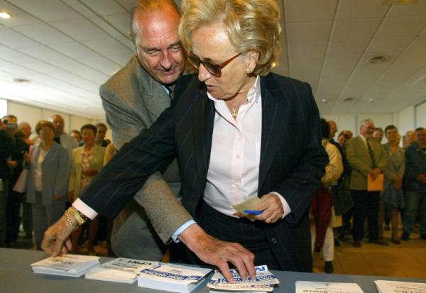 Bernadette Chirac vote à Sarran (Corrèze) le 9 Juin 2002