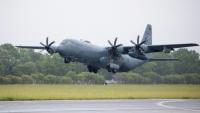 Un avion militaire Hercules C-130J quitte la base de Richmond en Australie pour une mission d'évaluation des dégâts sur l'archipel des Tonga, le 18 janvier 2022