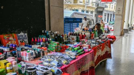 Un stand de vente de produits d'hygiène, à La Havane, le 18 juin 2026