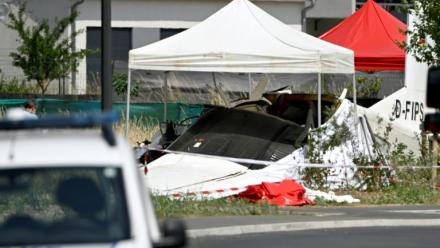L'épave d'un avion Pilatus PC-6 après son crash à Tomblaine, près de Nancy, le 28 juin 2026 en Meurthe-et-Moselle