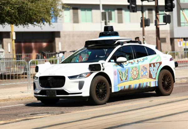 Un véhicule Waymo sans conducteur à Tempe, en Arizona, le 15 septembre 2025