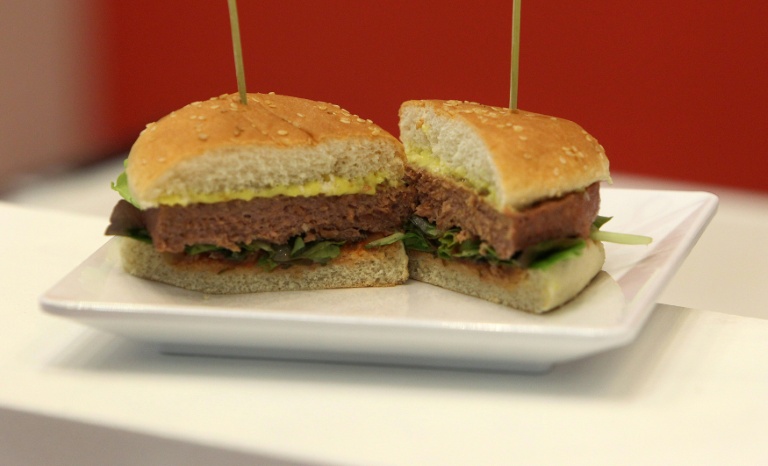 Un hamburger végétalien présenté au salon international de l'industrie de la viande IFFA à Francfort, le 6 mai 2019 en Allemagne