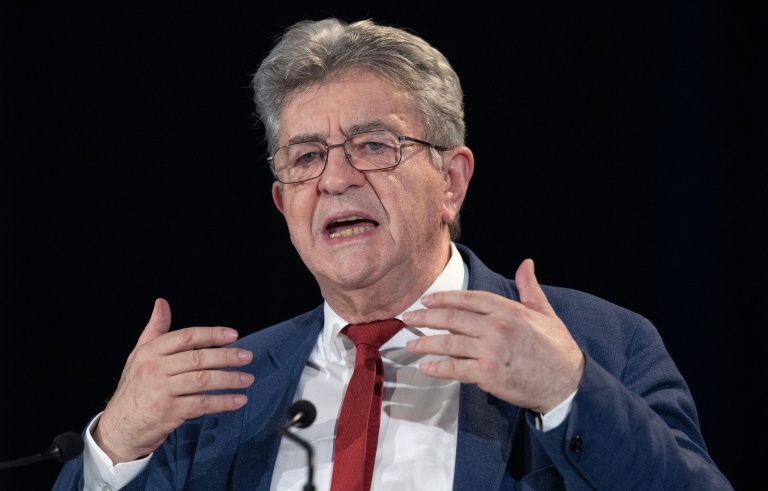 Jean-Luc Mélenchon, leader de LFI, lors d'un meeting à Paimpont, le 14 juillet 2026 en Ille-et-Vilaine