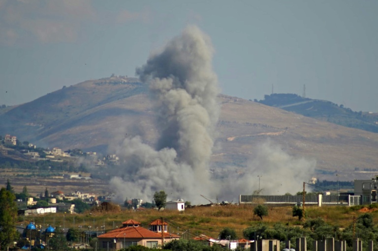 une frappe aérienne israélienne sur le village de Kfar Tibnit, dans le sud du Liban, le 13 juin 2026