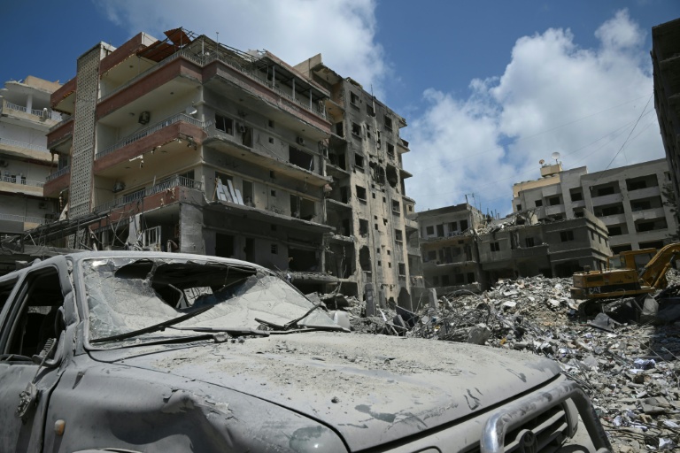 Un bâtiment détruit par une frappe aérienne israélienne sur un quartier de Tyr, dans le sud du Liban, le 23 juin 2026