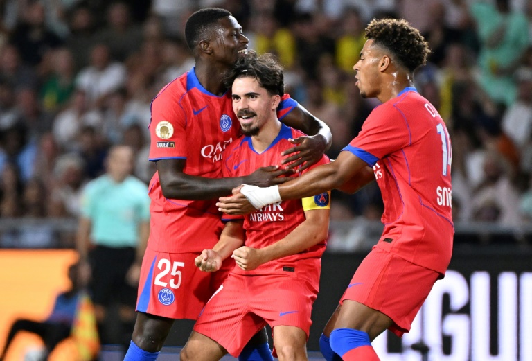 Le milieu portugais du Paris SG Vitinha (centre) après son but contre Nantes pour la première journée de Ligue 1 à Nantes le 17 août 2025
