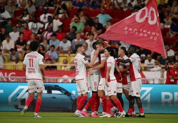 Les joueurs de Monaco se congratulent après le but d'Eric Dier face au Havre, le 16 août 2025 au stade Louis-II