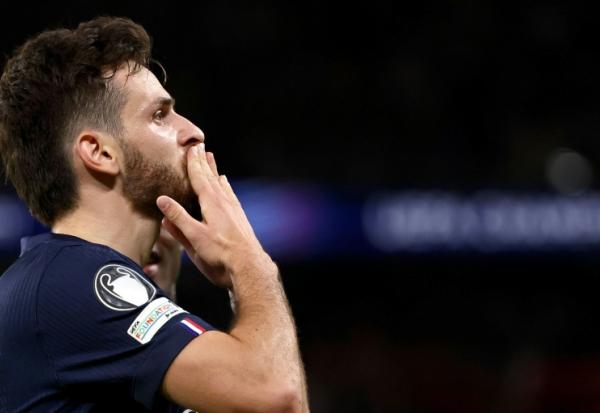 L'attaquant géorgien du Paris Saint-Germain Khvicha Kvaratskhelia après son but contre l'Atalanta Bergame, en Ligue des champions au Parc des Princes le 17 septembre 2025 