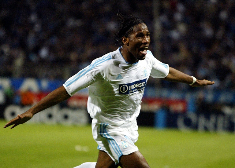 Didier Drogba auteur d'un doublé avec l'OM lors de la demi-finale retour de Coupe de l'UEFA contre Newcastle, le 6 mai 2004 au stade Vélodrome