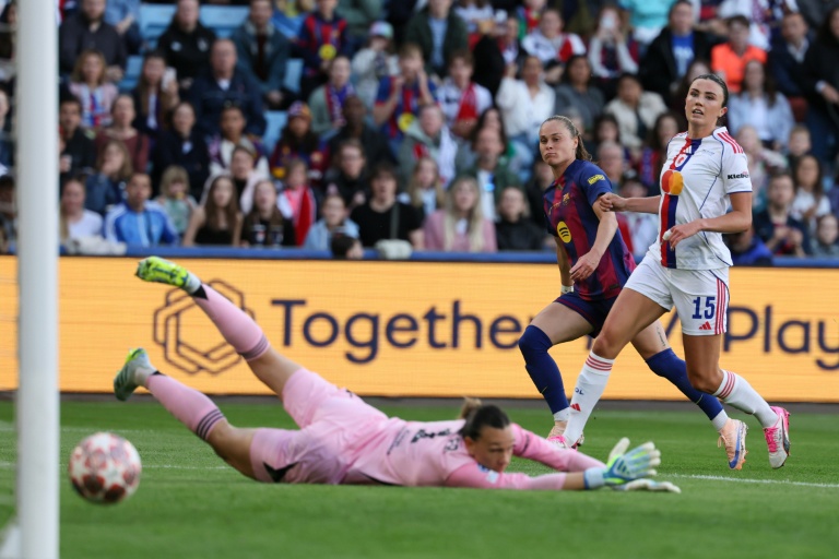 La Barcelonaise Ewa Pajor inscrit le premier de ses deux buts contre l'OL Lyonnes en finale de la Ligue des champions, le 23 mai 2026 à Oslo