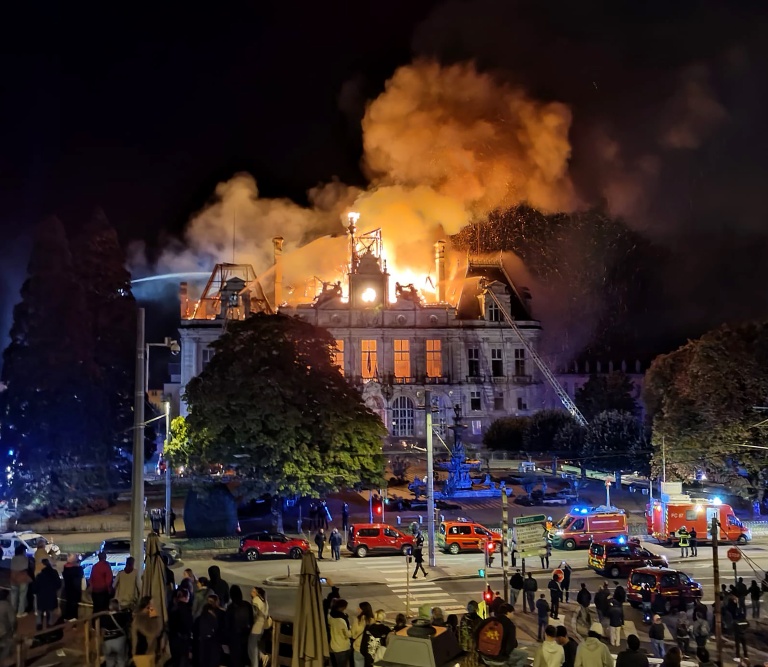 L'hôtel de ville de Limoges en flammes le 17 octobre 2026