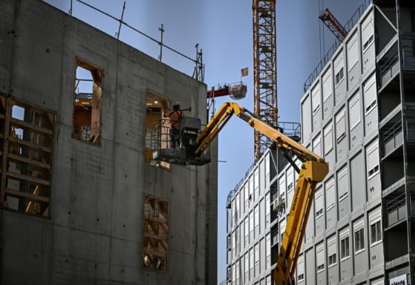 Vue d'un chantier de construction à Bordeaux le 22 juin 2026