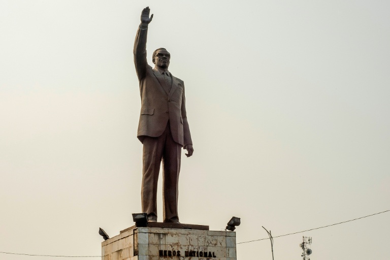 La statue du héros national congolais Patrice Emery Lumumba à Kinshasa, le 25 juin 2020