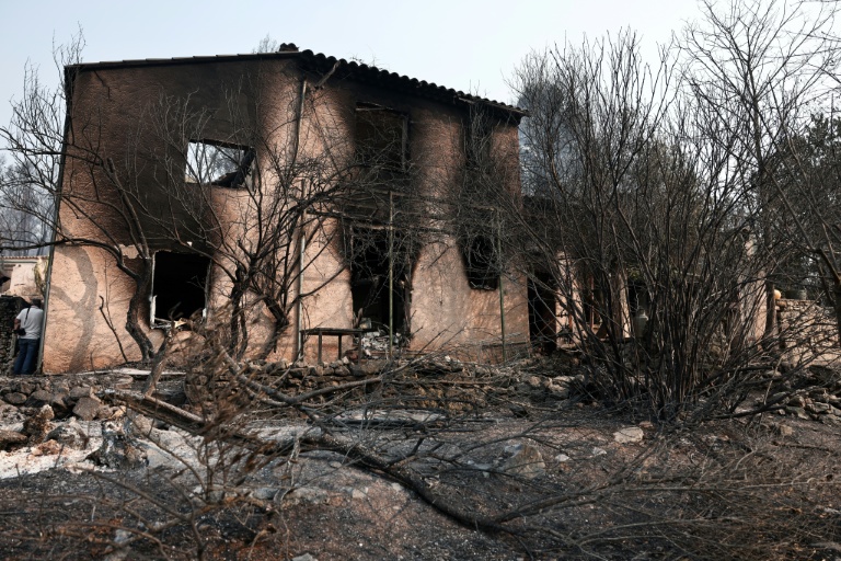 Maison brûlée à Cotignac après l'incendie dans le Var qui a parcouru 2.550 hectares dans le sud-est de la France le 22 juillet 2026
