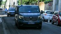 Un convoi de police arrive au palais de justice, le 15 juillet 2026 à Agen, pour une audience de Jérôme Barella, soupçonné du meurtre de la collégienne Lyhanna