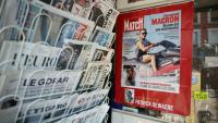 La une de "Paris Match" montrant le président Emmanuel Macron faisant du jet-ski, lors de  ses vacances à Brégançon, en vente dans un kiosque à Paris, le 14 août 2026 