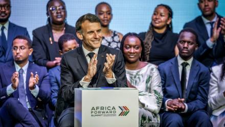 Le président français Emmanuel Macron lors d'une rencontre avec des jeunes au sommet Africa Forward à Nairobi, au Kenya, le 11 mai 2026