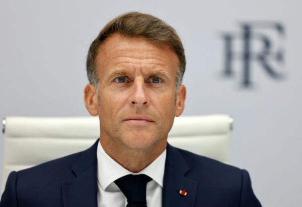 Le président français Emmanuel Macron copréside une réunion par vidéoconférence, à Paris, le 24 août 2026