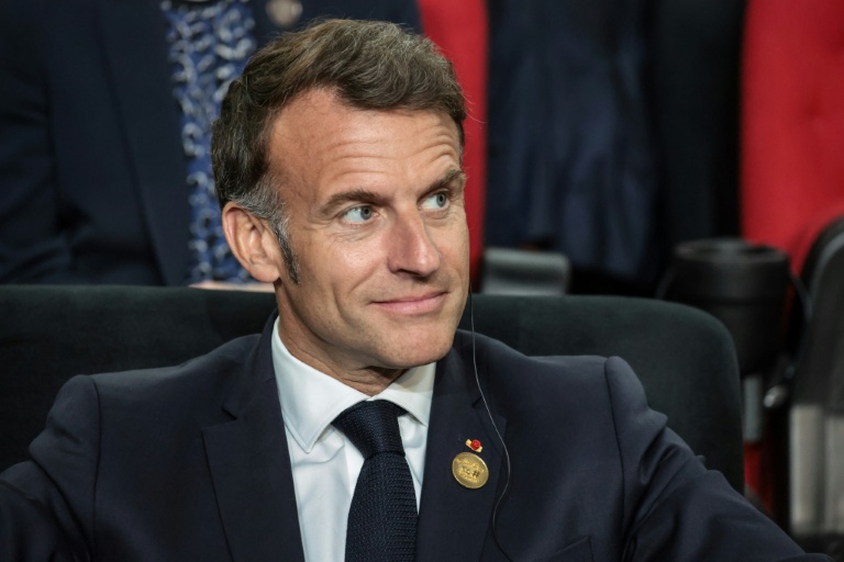 Le président français Emmanuel Macron, le 9 mai 2026 à Borg el-Arab, près d'Alexandrie, en Egypte