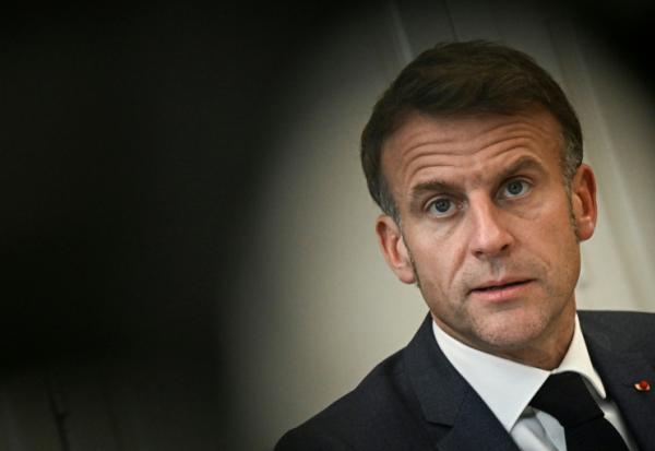 Le président français Emmanuel Macron parle lors d'une conférence de presse à l'Elysée, à Paris, le 25 novembre 2025