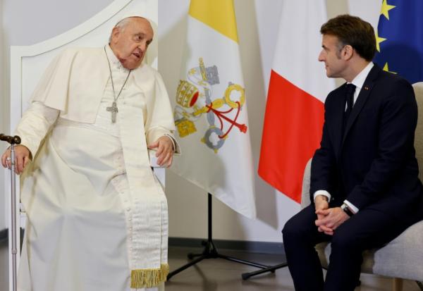 Le pape François et le président de la République Emmanuel Macron à Ajaccio en Cors-du-Sud le 15 décembre 2024