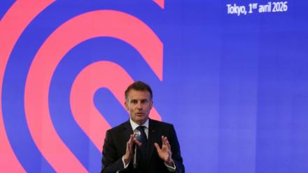 Le président français Emmanuel Macron s'exprime à la Tokyo Innovation Base (TIB) à Tokyo, le 1er avril 2026