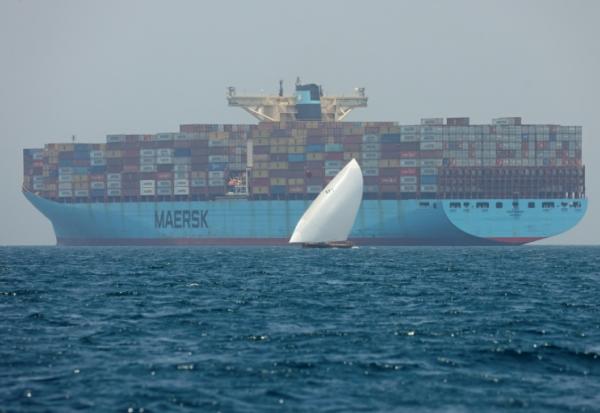 Un porte-conteneur géant de l'armateur Maersk au large de Dubaï, le 4 juin 2022
