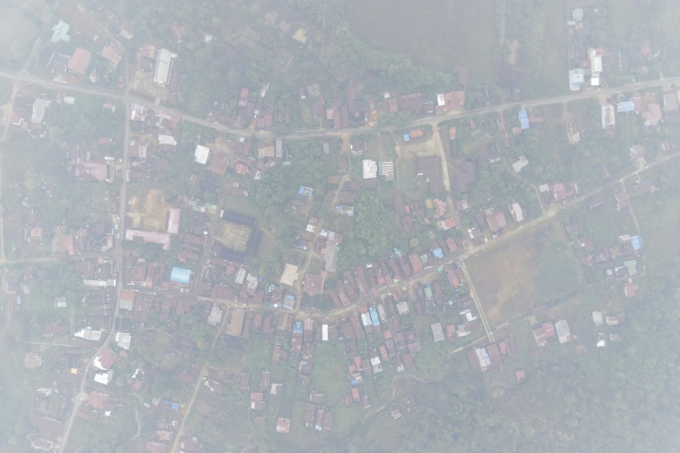 Le village de Lanjak, à Kapuas Hulu, en Indonésie, sous les fumées dégagées par les feux de forêt, le 4 septembre 2026