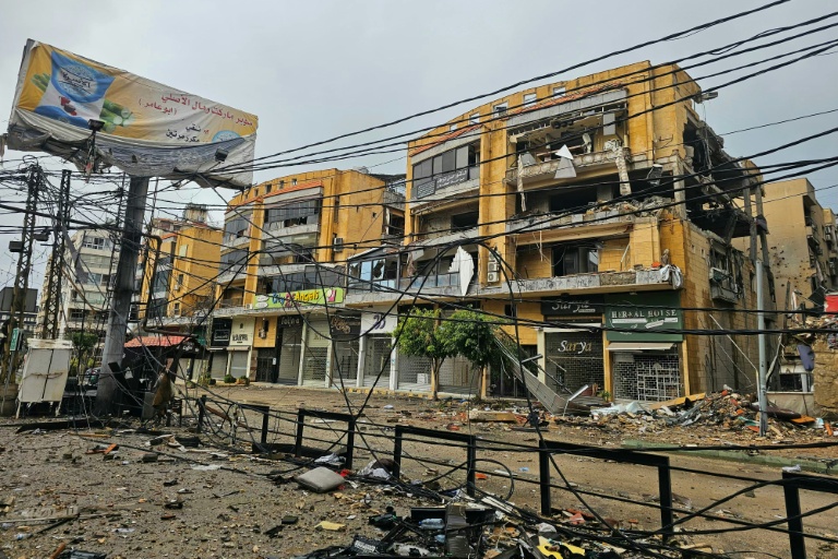 Des immeubles détruits dans le sud de Beyrouth après une frappe israélienne, le 21 mars 2026