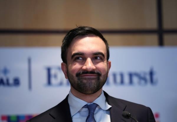 Le maire-élu de New York City lors d'une conférence de presse dans un hôpital du Queens le 30 décembre 2025, à deux jours de sa prise de fonction.