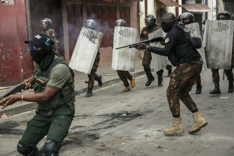 Des forces de sécurité malgaches se déploient lors des manifestations à 
Antananarivo le 3 octobre 2025 
