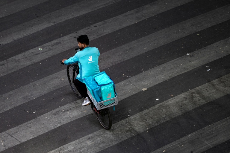 Un livreur Deliveroo à Paris le 23 juillet 2026