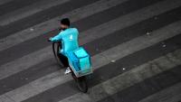 Un livreur Deliveroo à Paris le 23 juillet 2026