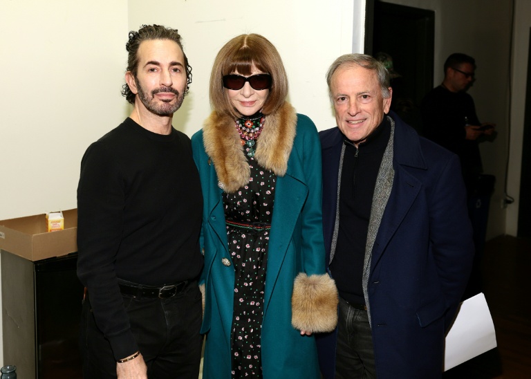 (De gauche à droite) Marc Jacobs, Anna Wintour et Michael Burke assistent au défilé Marc Jacobs 2026 à la Park Avenue Armory, à New York, le 9 février 2026