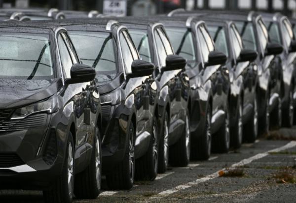 Marché automobile français toujours en berne, ventes d'électriques "sous perfusion"