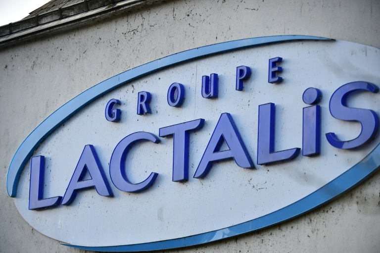 Le géant laitier Lactalis, traditionnellement très discret, a dénoncé, auprès de la ministre de l'Agriculture Annie Genevard et des sénateurs, la réduction de commandes pendant les négociations pour faire pression sur les industriels et les menaces de déréférencement