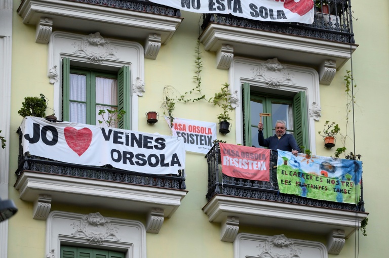 Un immeuble sous le coup d'une procédure d'éviction de ses occupants, à Barcelone, en Espagne, le 31 janvier 2025