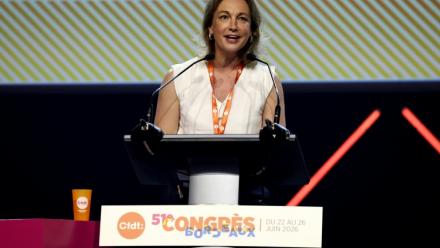 La secrétaire générale du syndicat Confédération française démocratique du travail (CFDT), Marylise Léon, prononce un discours lors de l'ouverture du 51e congrès de la confédération, Bordeaux, le 22 juin 2026